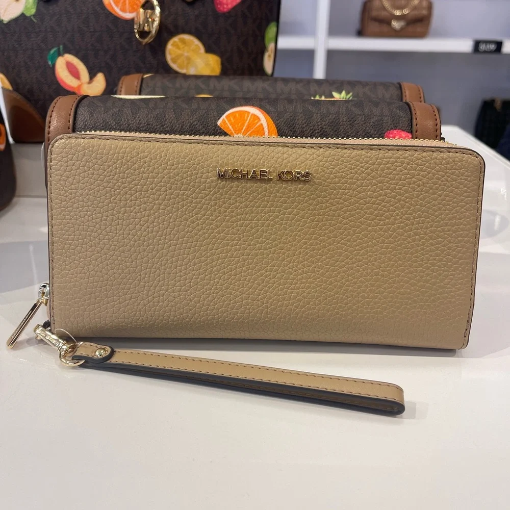 MICHAEL KORS JSTravel Lg Pebbled Leather Continental Wristlet Wallet Camel NWT